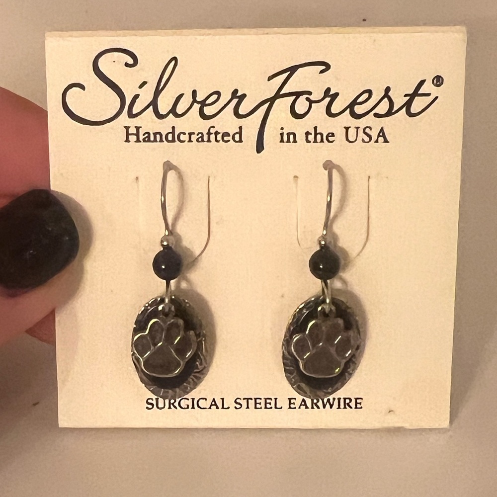 Paw print earring BRAND NEW